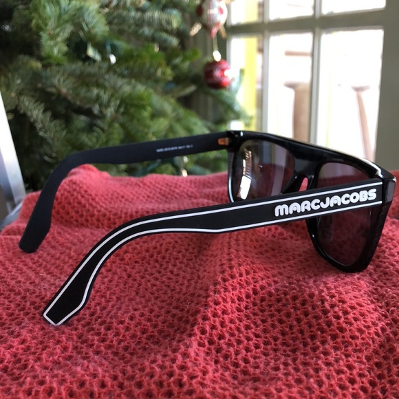 Black. New York inspired, Marc Jacobs. - Picture 4 of 6